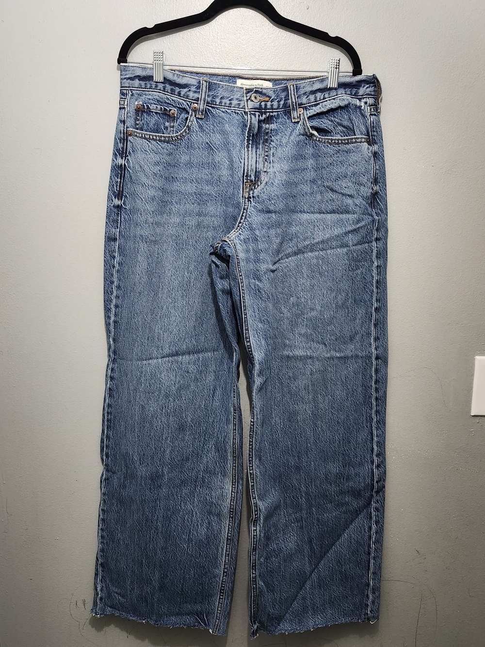 Abercrombie & Fitch Women's Low Rise Ultra Loose  Blue  Jeans Size 29 New